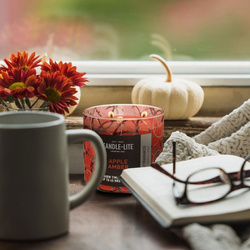 Naturale candela profumata 3 stoppini Candle-lite Everyday 396 g - Apple Amber